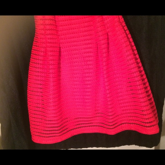 🆕 Sleeveless Dress - Picture 2 of 6